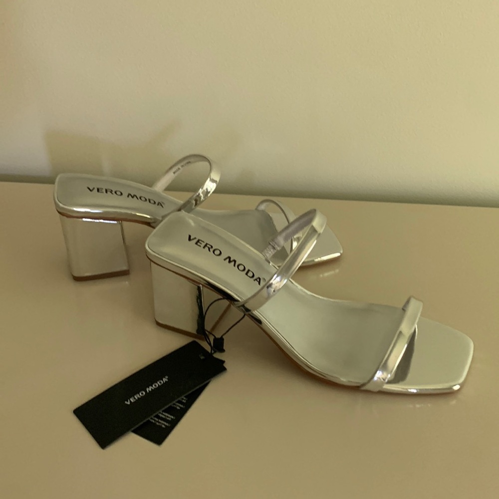 Vero moda-size 7 US